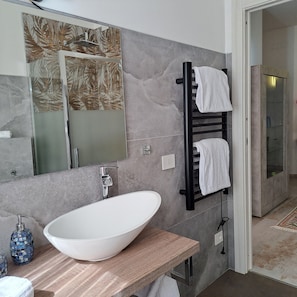 淋浴設備、風筒、提供毛巾