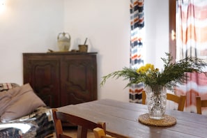 Interior - Apartment 'La Dolce Vita - Unit 17' with Mountain View and Private Terrace (Bajardo)
