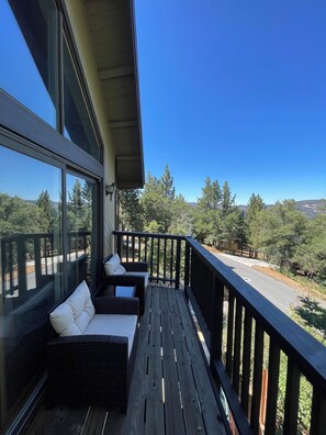 Property grounds - Big Bear Escape - Quiet Family Friendly Cabin - Late Check Out Available! (Big Bear)