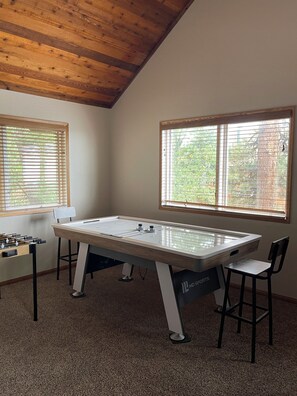 Spielezimmer