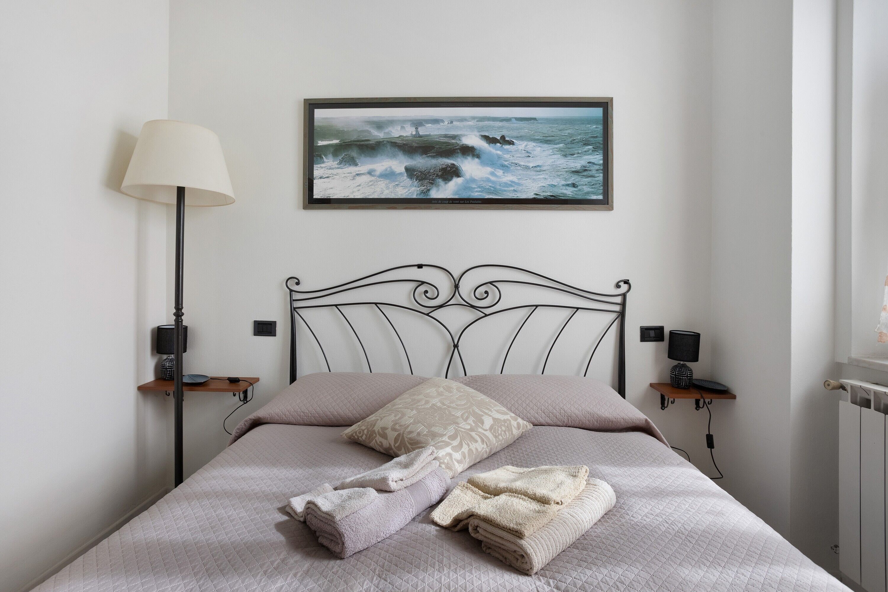 Desk, iron/ironing board, WiFi, bed sheets