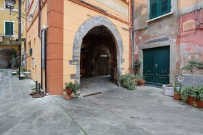 Exterior detail - Apartment 'Lerici - Aunt's Little Terrace' with Balcony (Lerici)