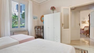 Ferros/tábuas de passar roupa, Wi-Fi, roupa de cama