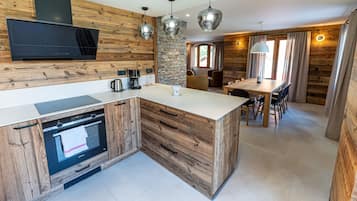 Microwave, oven, dishwasher, toaster