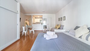 A modern hotel room with a large bed, a dining area, and a kitchenette. - Charming studio on Las Heras Avenue, Recoleta | 4P (Ciudad Autónoma de Buenos Aires)
