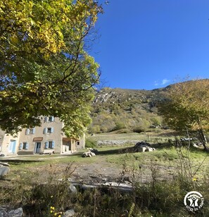 Exterior - Apartment 'La Coume d'Or' with Mountain View, Private Terrace and Wi-Fi (Porta)