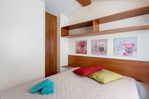 WiFi, bed sheets
