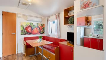 TV, mesa de pingue-pongue