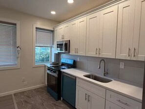 Private kitchen - Hudson Valley Top Getaway with a River View B (Newburgh)