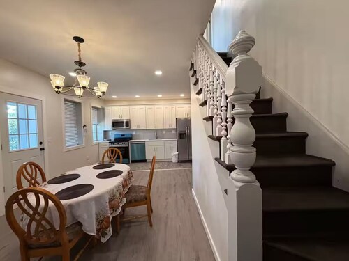 Hudson Valley Top Getaway with a River View B