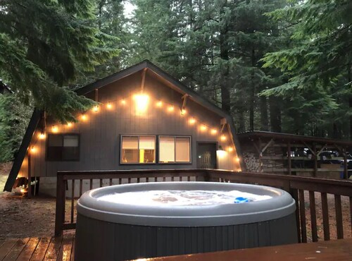 Serene 1-bedroom cabin in charming Ashford perfect for getaway