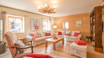 Televisión, chimenea, reproductor de DVD y estéreo