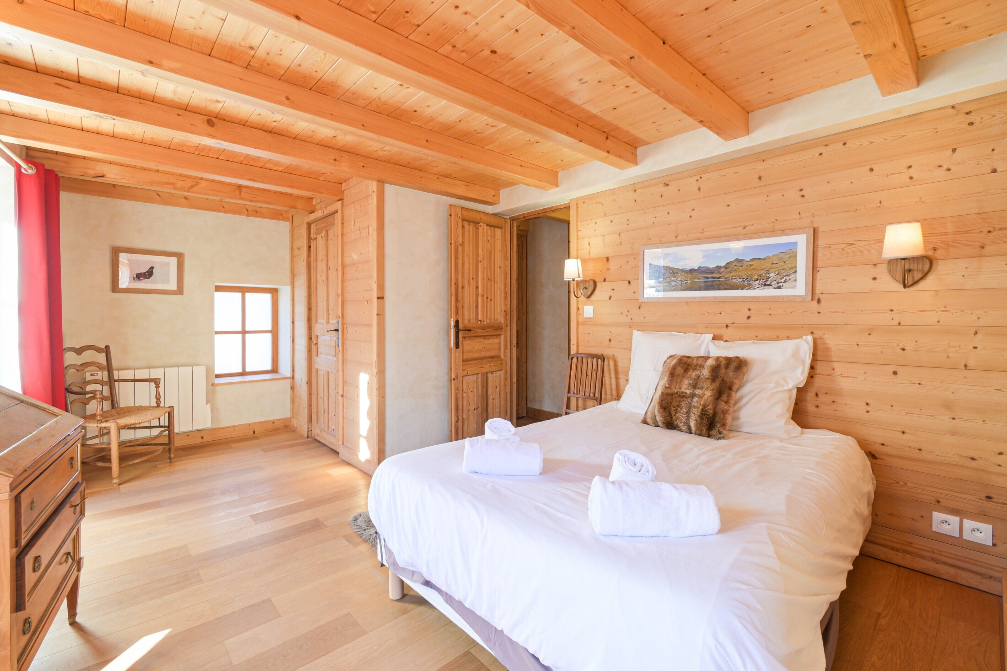 7 bedrooms, iron/ironing board, WiFi, bed sheets