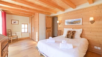 7 bedrooms, iron/ironing board, WiFi, bed sheets