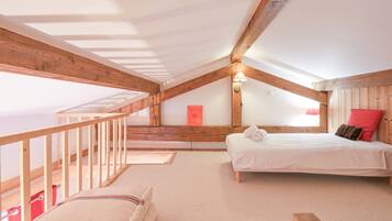 7 bedrooms, iron/ironing board, WiFi, bed sheets