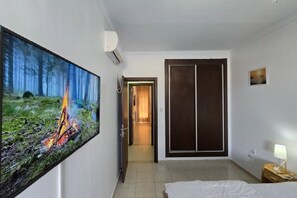 Iron/ironing board, WiFi, bed sheets