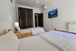 2 habitaciones, tabla de planchar con plancha, wifi y ropa de cama 