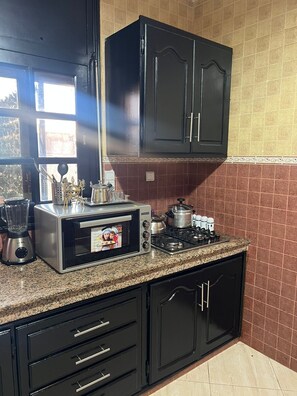 Private kitchen - Appartement meublé situé à Rabat, à proximité du stade Moulay Abdellah (Rabat)