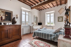 WiFi, bed sheets - Room 'Angie - Marinsky' with Shared Garden, Wi-Fi and Air Conditioning (Pietrasanta)