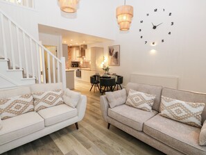 Living area - Loco Lodge (Keighley)