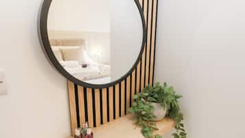 2 bedrooms, individually decorated, individually furnished, free WiFi