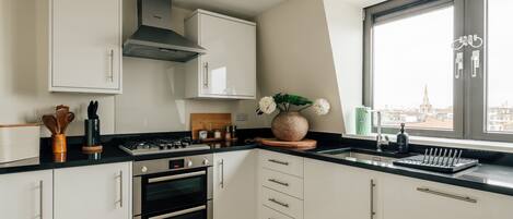 Refrigerador, microondas, horno y parrilla de estufa