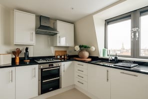 Fridge, microwave, oven, stovetop - The Eccleston  - Bright 2BR in Belgravia (London)