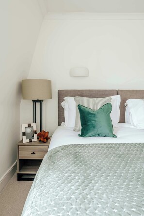 2 bedrooms, iron/ironing board, WiFi, bed sheets - The Eccleston  - Bright 2BR in Belgravia (London)