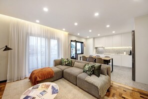 TV - Apartment 'Station 54' with Balcony and Wi-Fi (Porto)