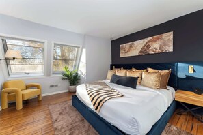 4 bedrooms, desk, iron/ironing board, travel cot