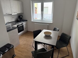 Mikrowelle, Ofen, Herdplatte, Geschirrspüler