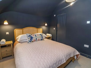 4 camere, con stile personalizzato, con arredamento individuale
