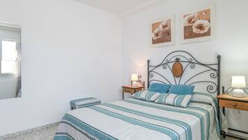 Bügeleisen/Bügelbrett, WLAN, Bettwäsche