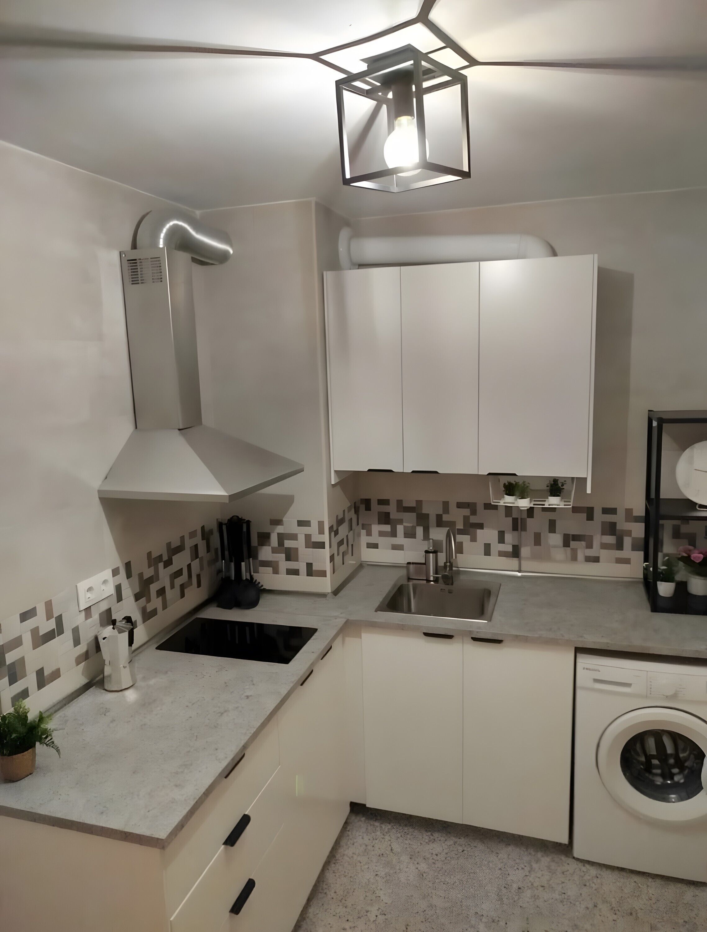 Een koelkast, een magnetron, een kookplaat