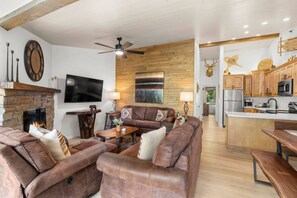 TV, fireplace - Terrace House Ski-In-Ski-Out (Snowmass Village)