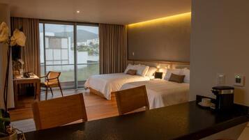 Grand-Suite | Zimmersafe, Bügeleisen/Bügelbrett, kostenloses WLAN