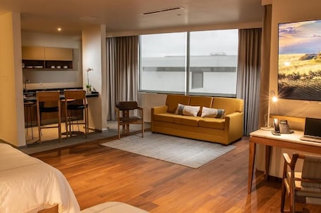 Grand Suite | In-room safe, iron/ironing board, free WiFi