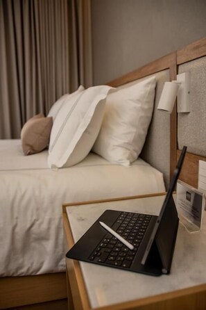 Executive Suite | In-room safe, iron/ironing board, free WiFi