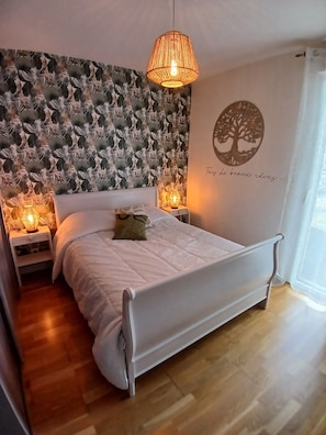 1 habitación, tabla de planchar con plancha y wifi