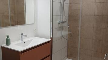 Regadera y secadora de cabello