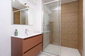 Douche, séchoir à cheveux