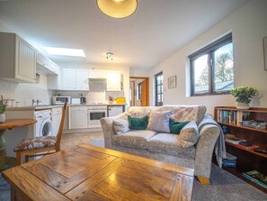 Interior - Goose Shed | Rural Farm Cottage | Cosy Fire (Stelling Minnis)