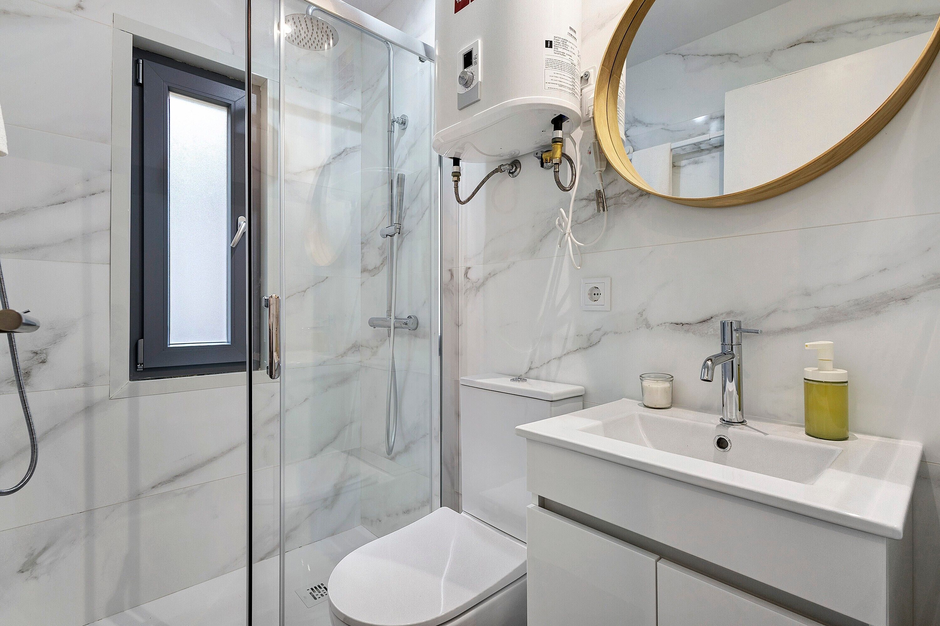Shower, towels
