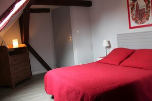 Iron/ironing board, WiFi, bed sheets