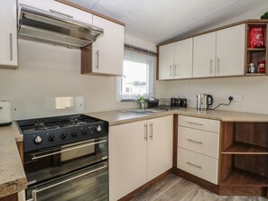 Cookware/dishes/utensils