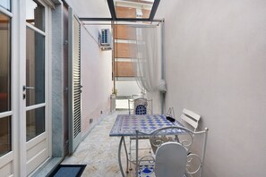 Outdoor dining - Il piccolo sole Marina di Carrara – Cozy Apartment with Terrace near the Beach (Marina di Carrara)