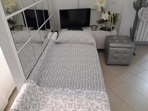 1 soveværelse, strygejern/strygebræt, sengetøj