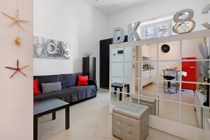 TV - Il piccolo sole Marina di Carrara – Cozy Apartment with Terrace near the Beach (Marina di Carrara)