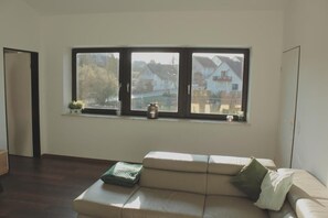 Living area - NEW! Vacation apartment Wiesenblick (Bad Oeynhausen)