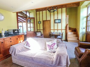 Living area - Maggie's Barn (Brecon)